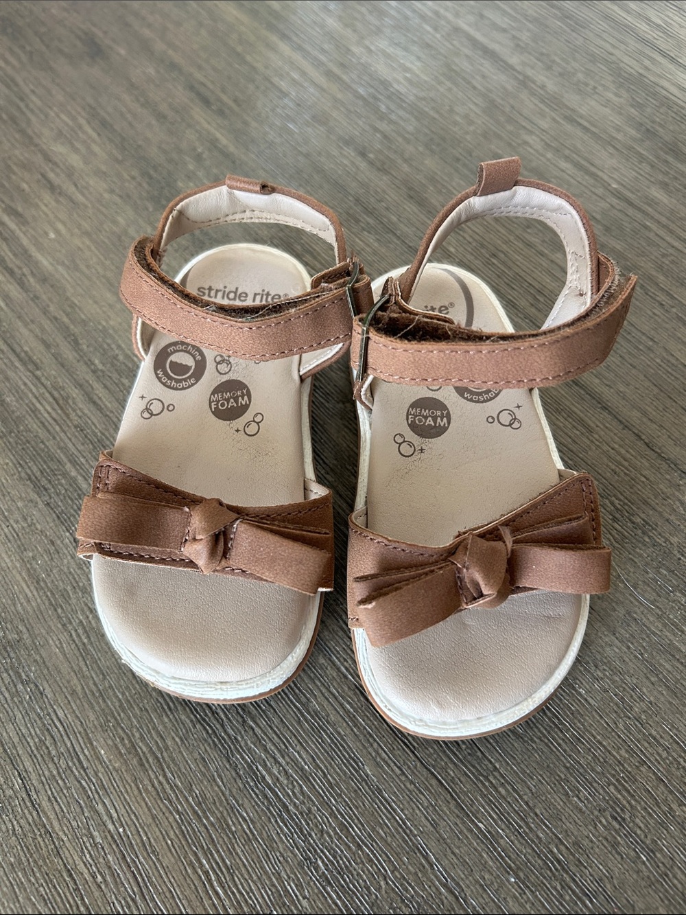 Stride Rite Girls' Brown Bow Strap Sandals, Gently Used.